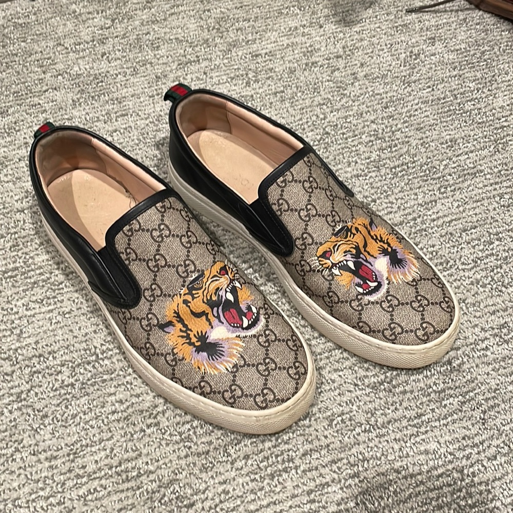 Gucci tiger slip on sneakers